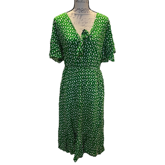 Bloomchic Green White V Neck Tie Front Dress Size 18/20