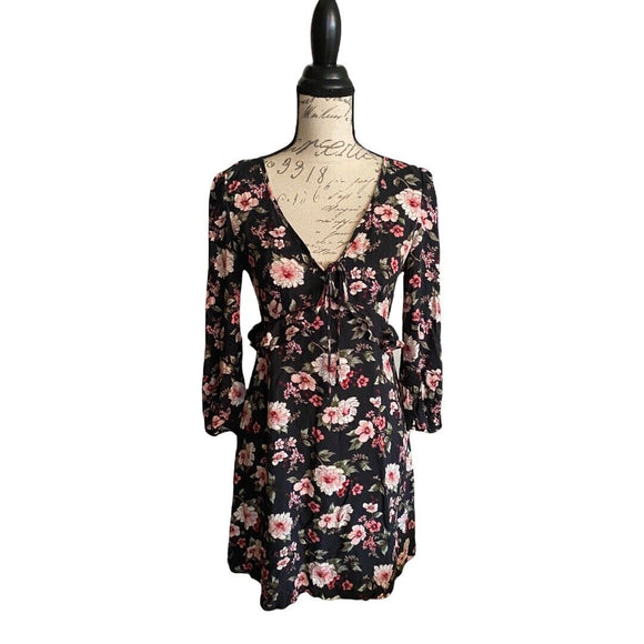 american eagle front of black and pink floral dress