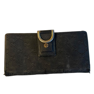 gucci-black-signature-gg-horsebit-buckle-wallet-front-of-wallet