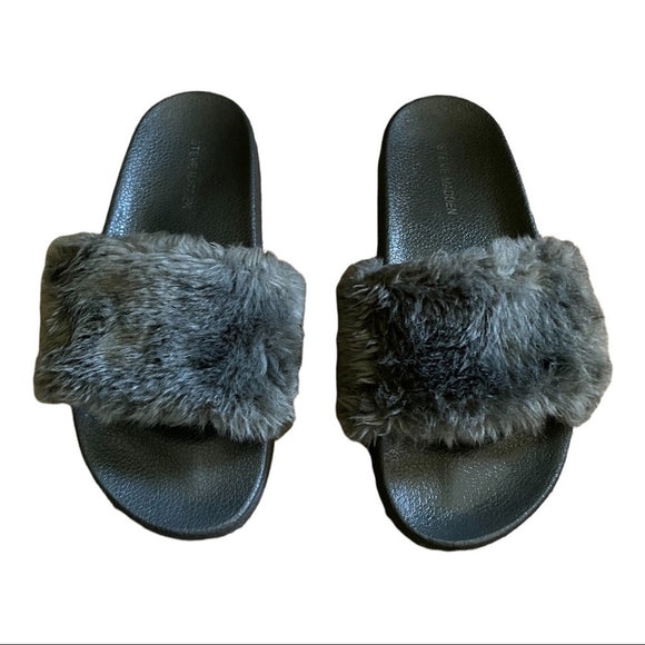 steve-madden-gray-softey-fuzzy-slip-on-slides-size-7-front-view