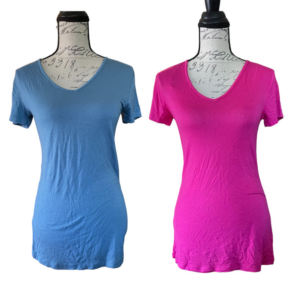 zenana-outfitter-blue-pink-2-v-neck-shirts-medium-front-of-2-shirts