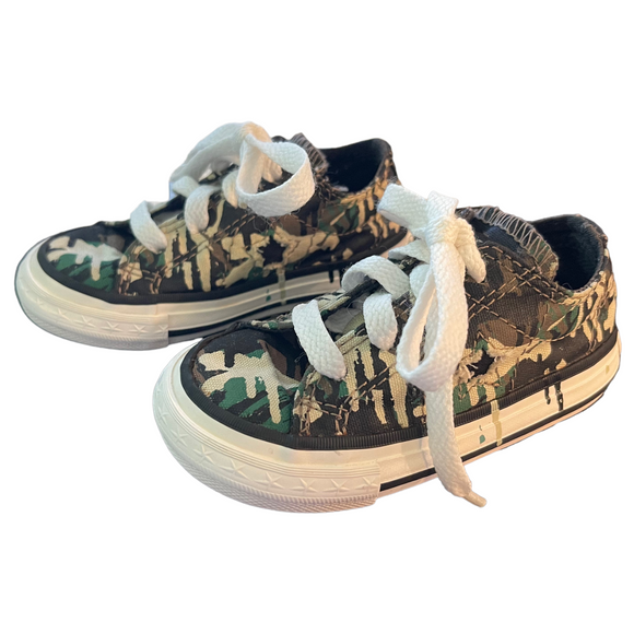 EUC Converse Camouflage Paint Drip Shoes Size 5